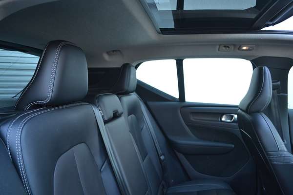 2023 Volvo XC40 Ultimate B4 Bright
