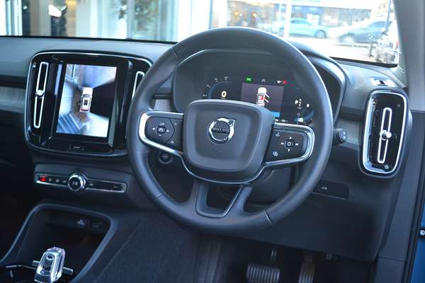 2023 Volvo XC40 Ultimate B4 Bright