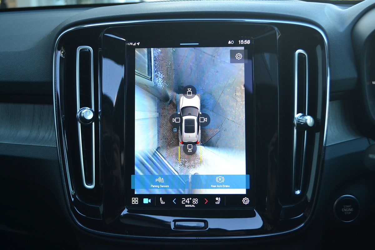 2023 Volvo XC40 Ultimate B4 Bright