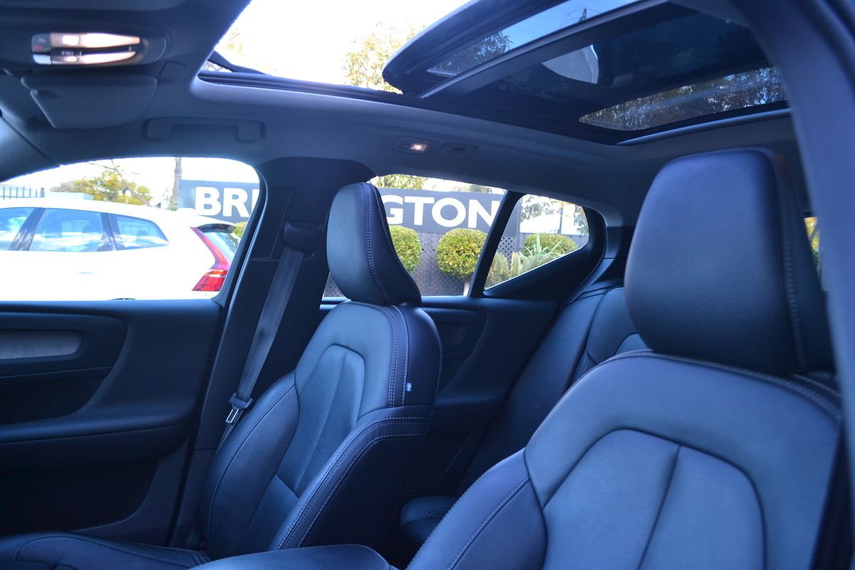 2023 Volvo XC40 Ultimate B4 Bright
