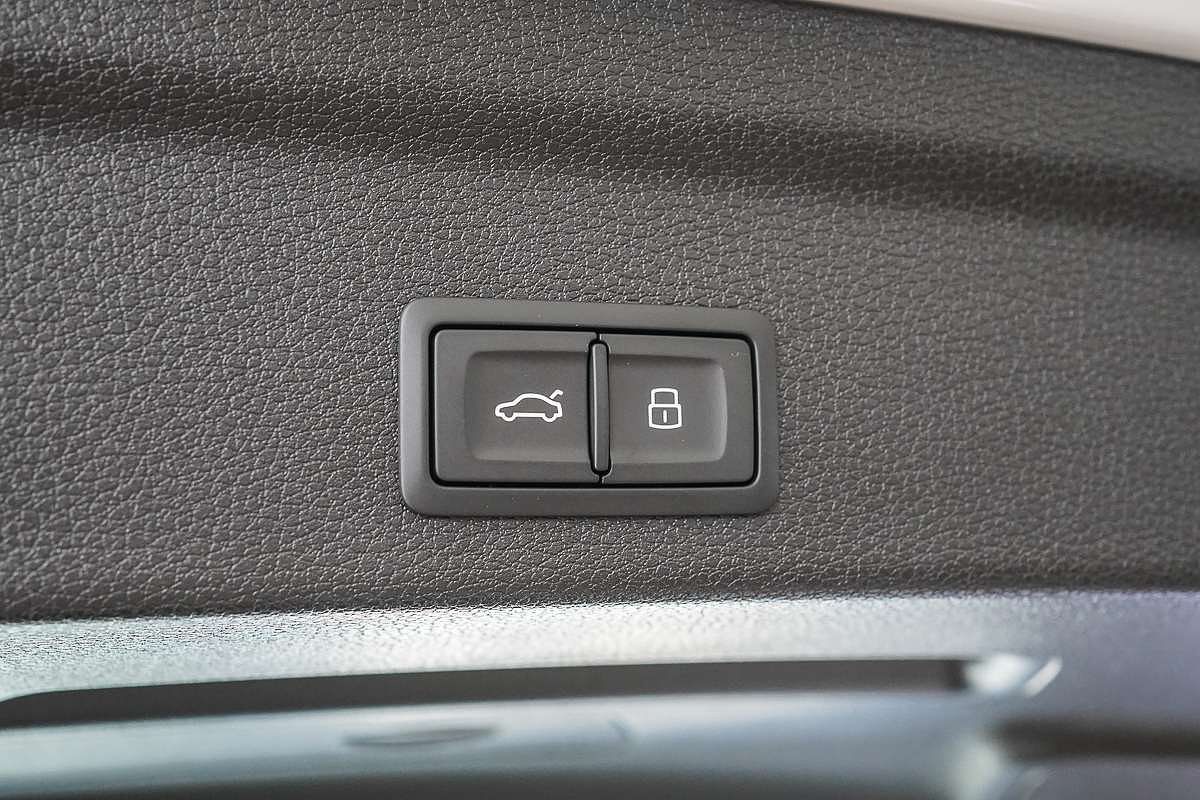 2023 Audi Q3 35 TFSI S line F3