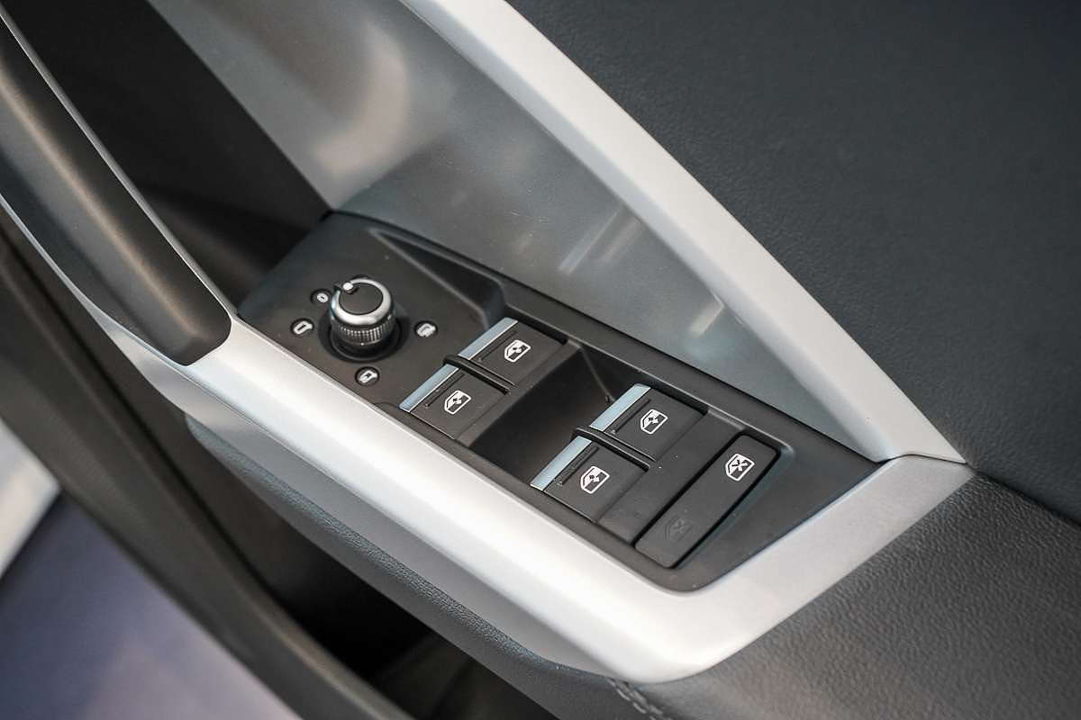 2023 Audi Q3 35 TFSI S line F3