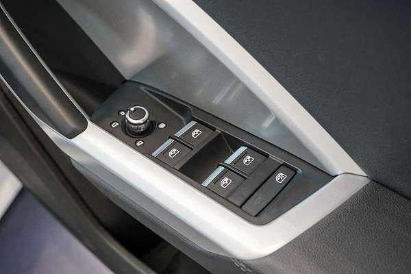 2023 Audi Q3 35 TFSI S line F3