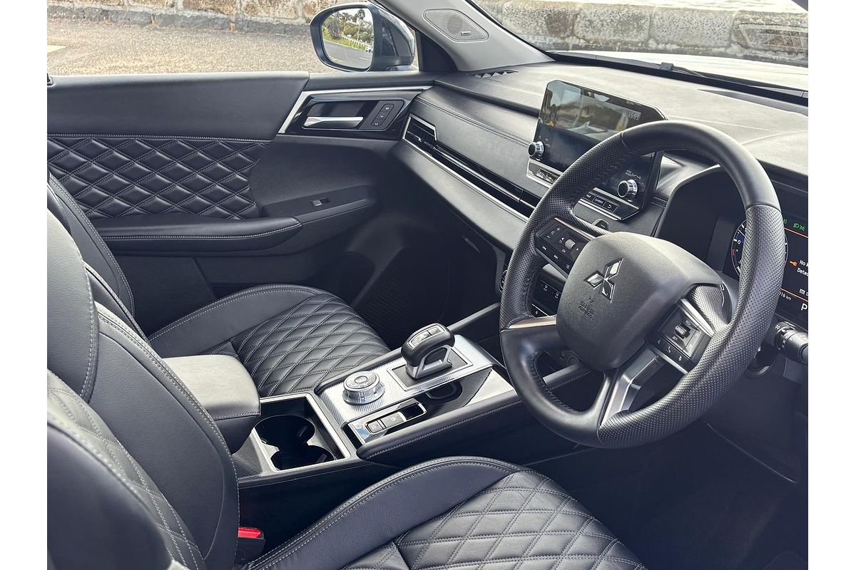 2022 Mitsubishi Outlander Exceed ZM