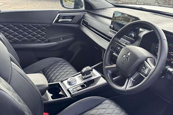 2022 Mitsubishi Outlander Exceed ZM
