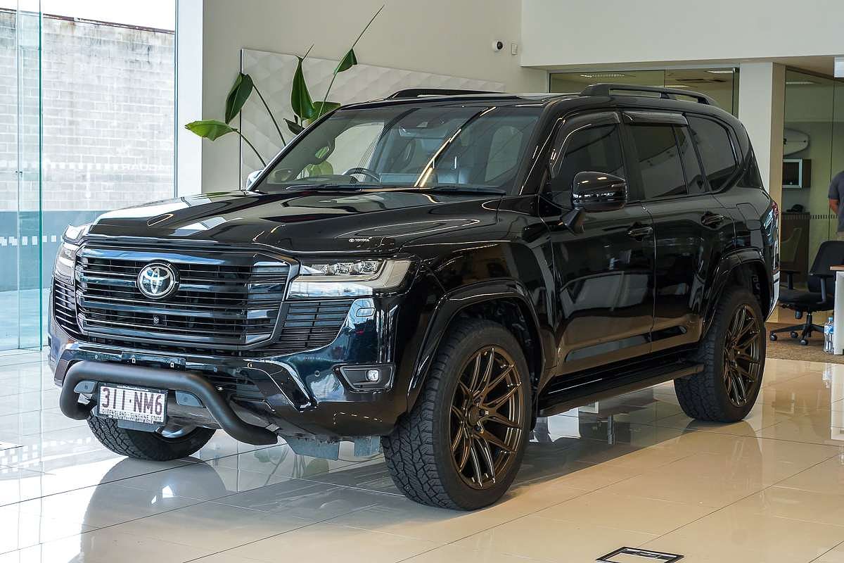 2022 Toyota Landcruiser Sahara FJA300R