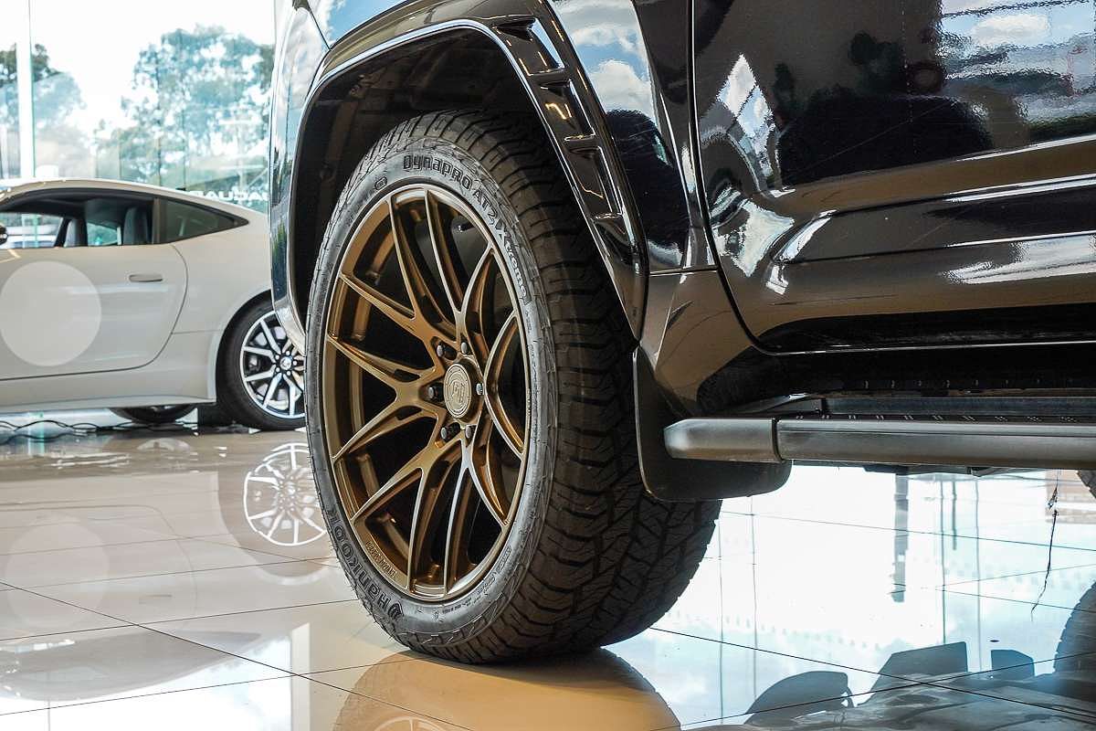 2022 Toyota Landcruiser Sahara FJA300R