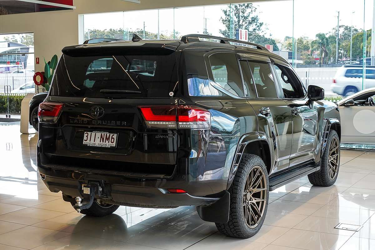 2022 Toyota Landcruiser Sahara FJA300R