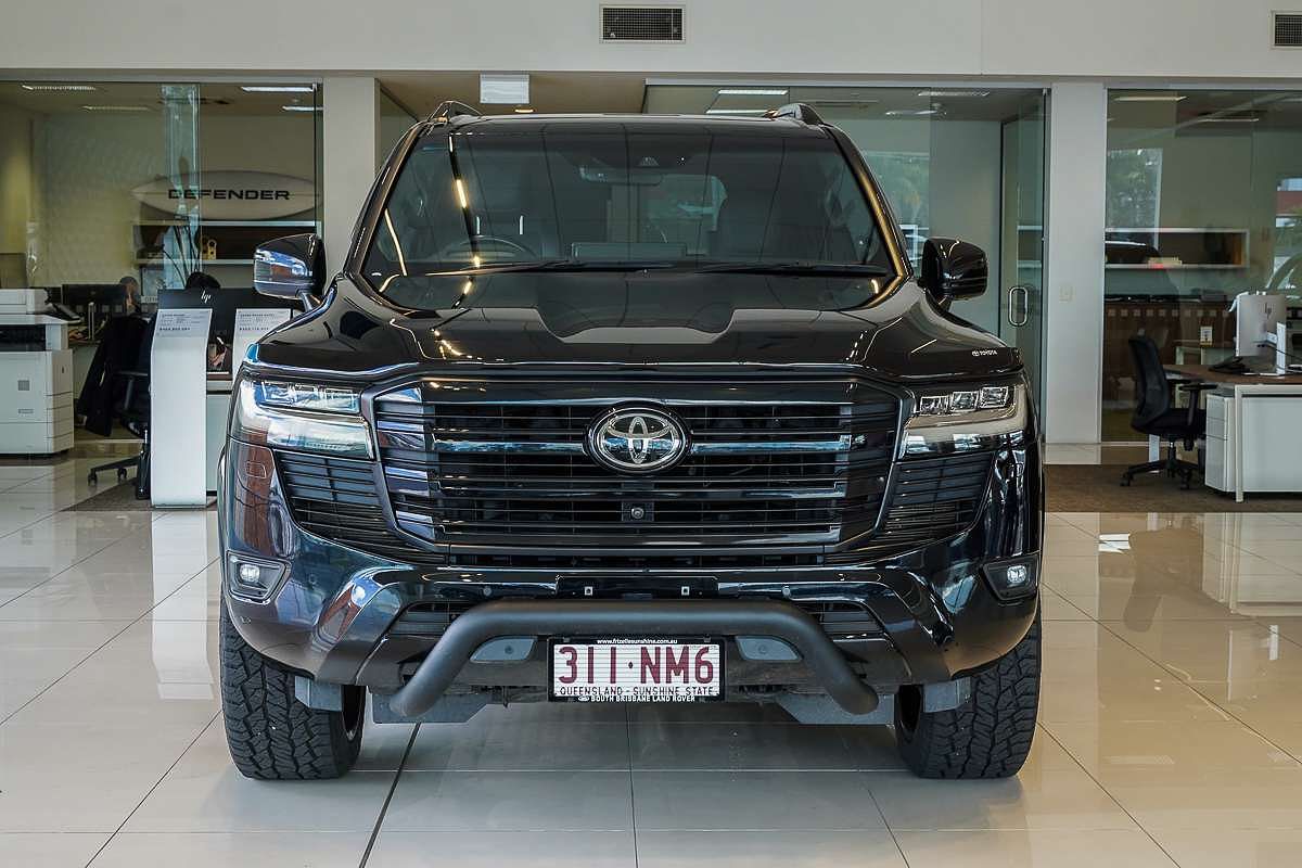 2022 Toyota Landcruiser Sahara FJA300R