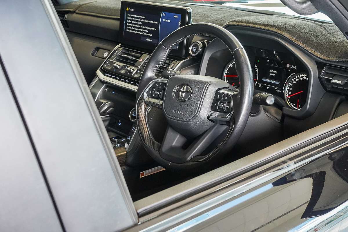 2022 Toyota Landcruiser Sahara FJA300R