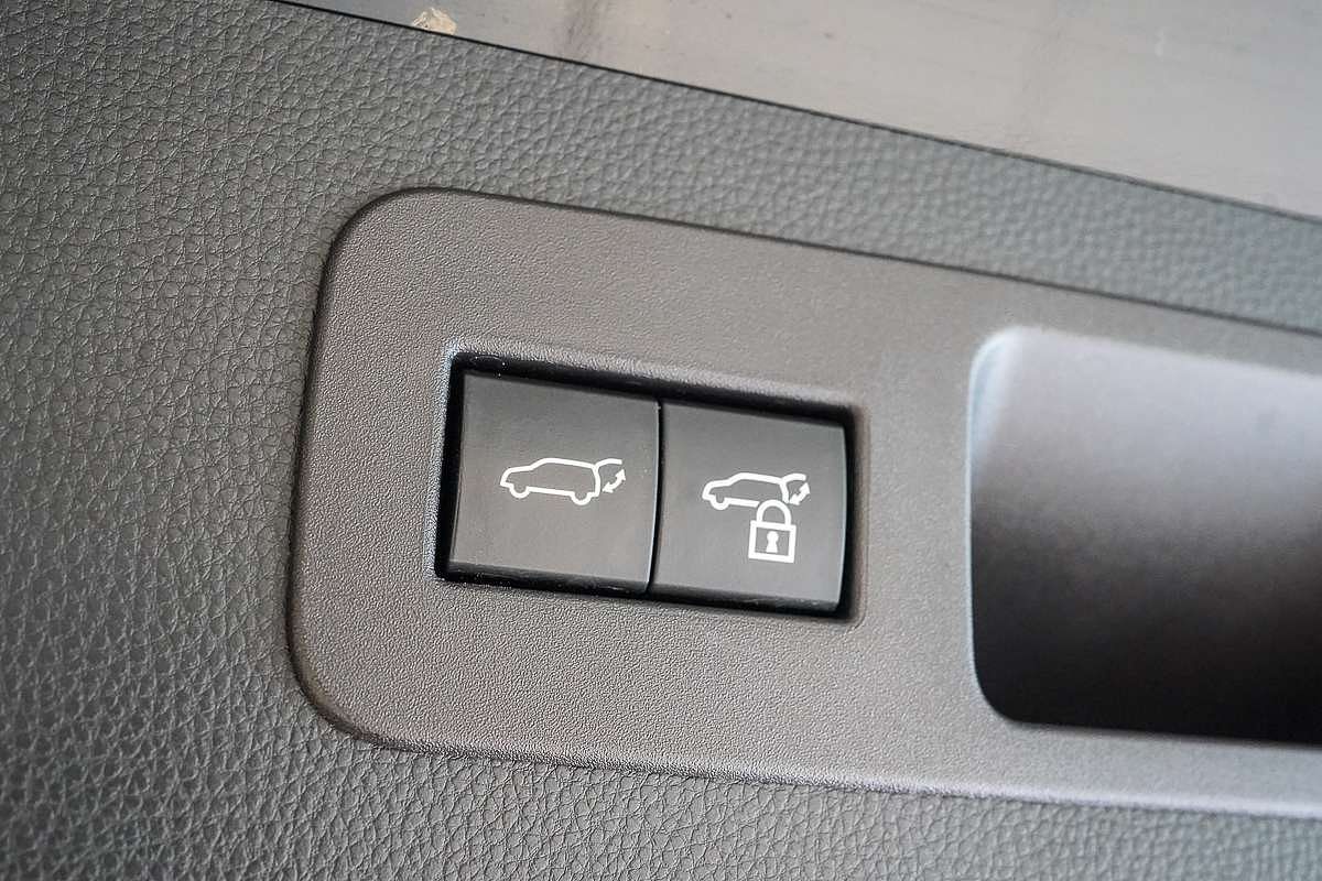 2022 Toyota Landcruiser Sahara FJA300R