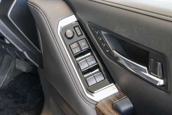 2022 Toyota Landcruiser Sahara FJA300R