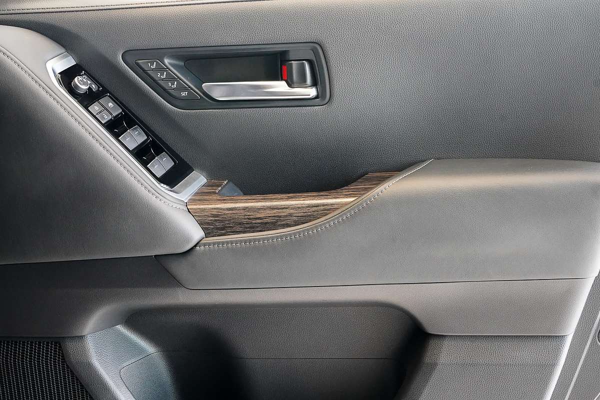 2022 Toyota Landcruiser Sahara FJA300R