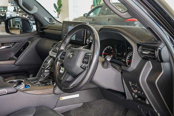 2022 Toyota Landcruiser Sahara FJA300R