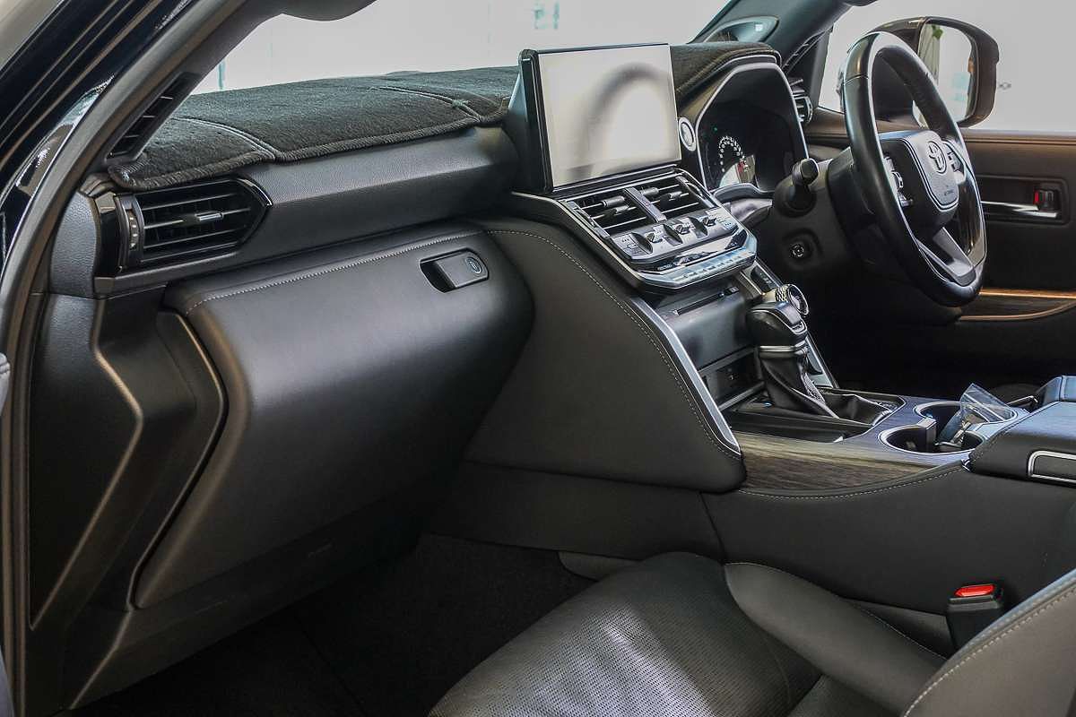 2022 Toyota Landcruiser Sahara FJA300R