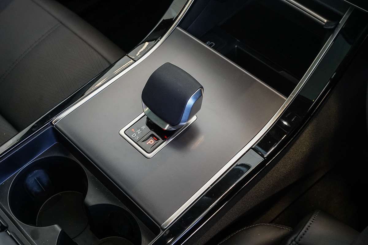 2024 Land Rover Range Rover Velar PHEV P400e Dynamic HSE L560