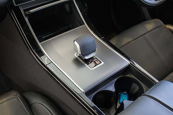 2024 Land Rover Range Rover Velar PHEV P400e Dynamic HSE L560