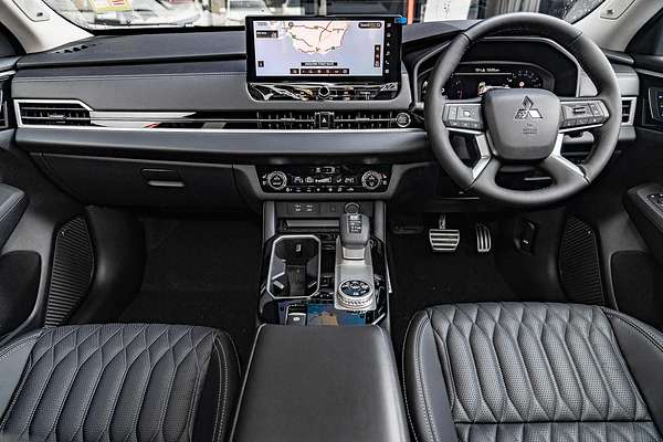 2025 Mitsubishi Outlander Exceed ZM