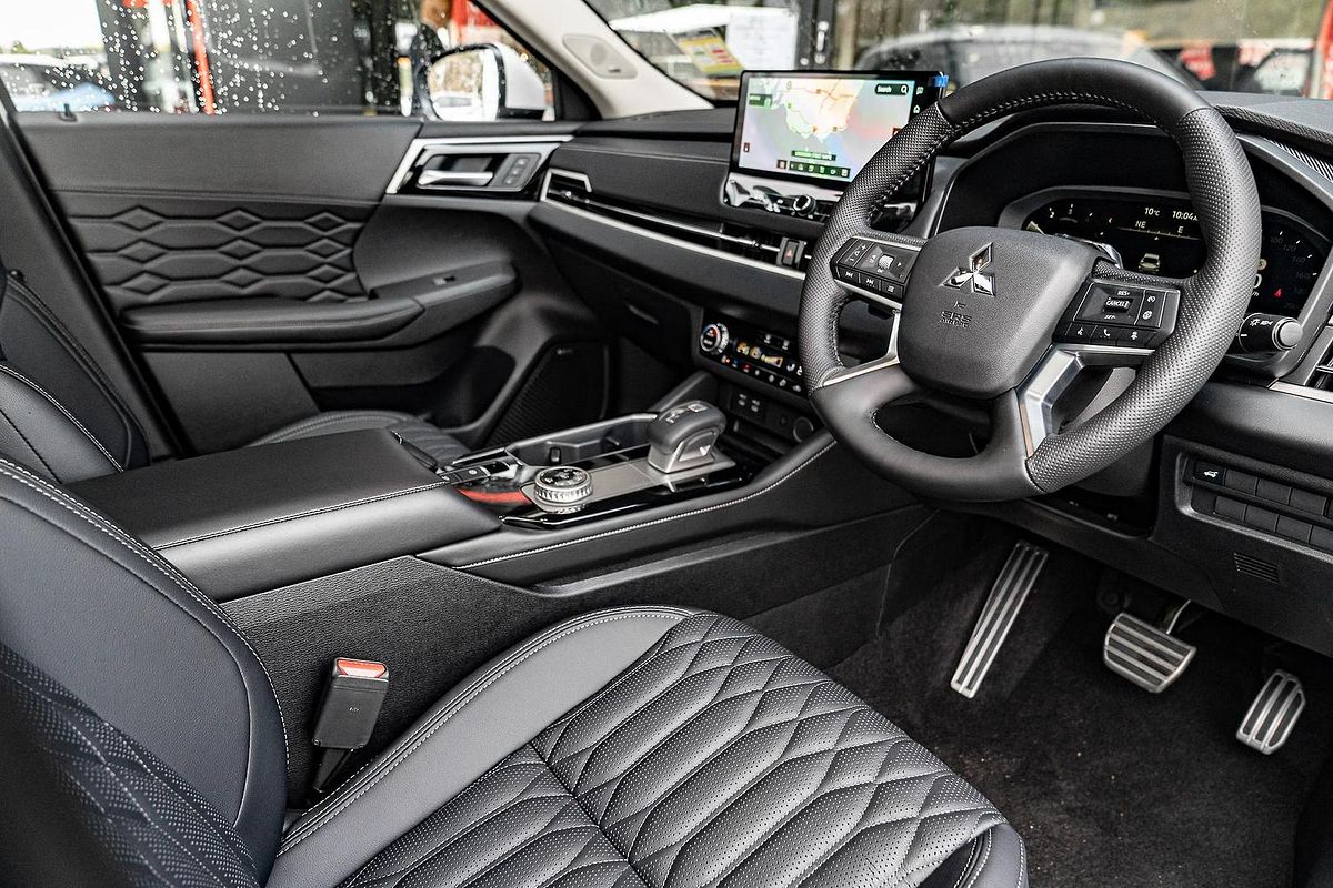 2025 Mitsubishi Outlander Exceed ZM