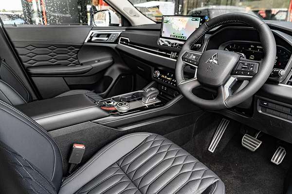 2025 Mitsubishi Outlander Exceed ZM