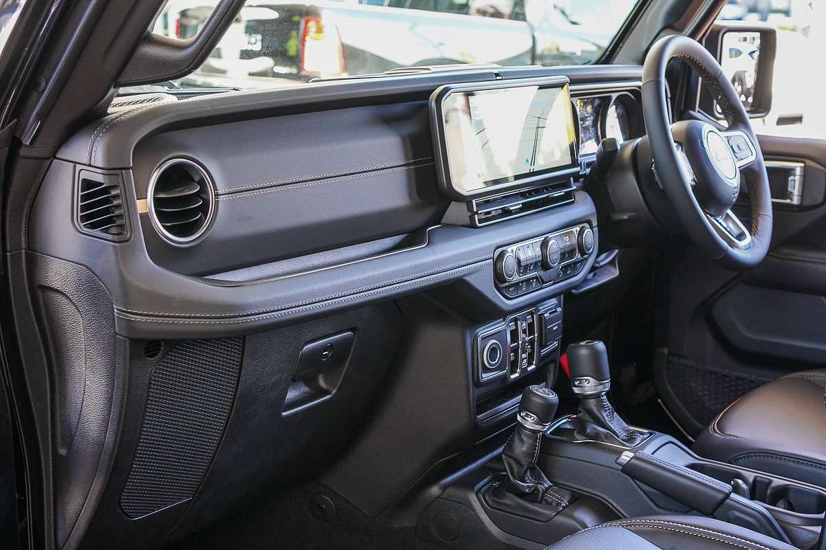 2024 Jeep Wrangler Unlimited Overland JL
