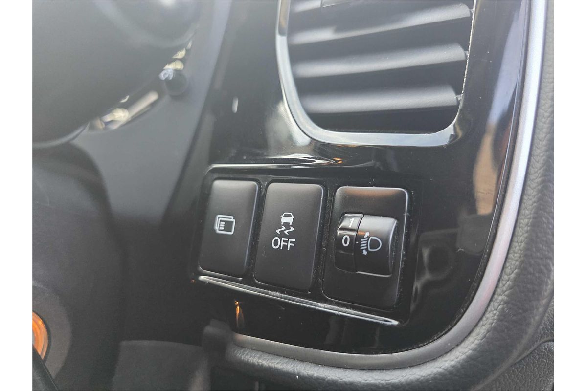 2016 Mitsubishi Outlander LS Safety Pack ZK