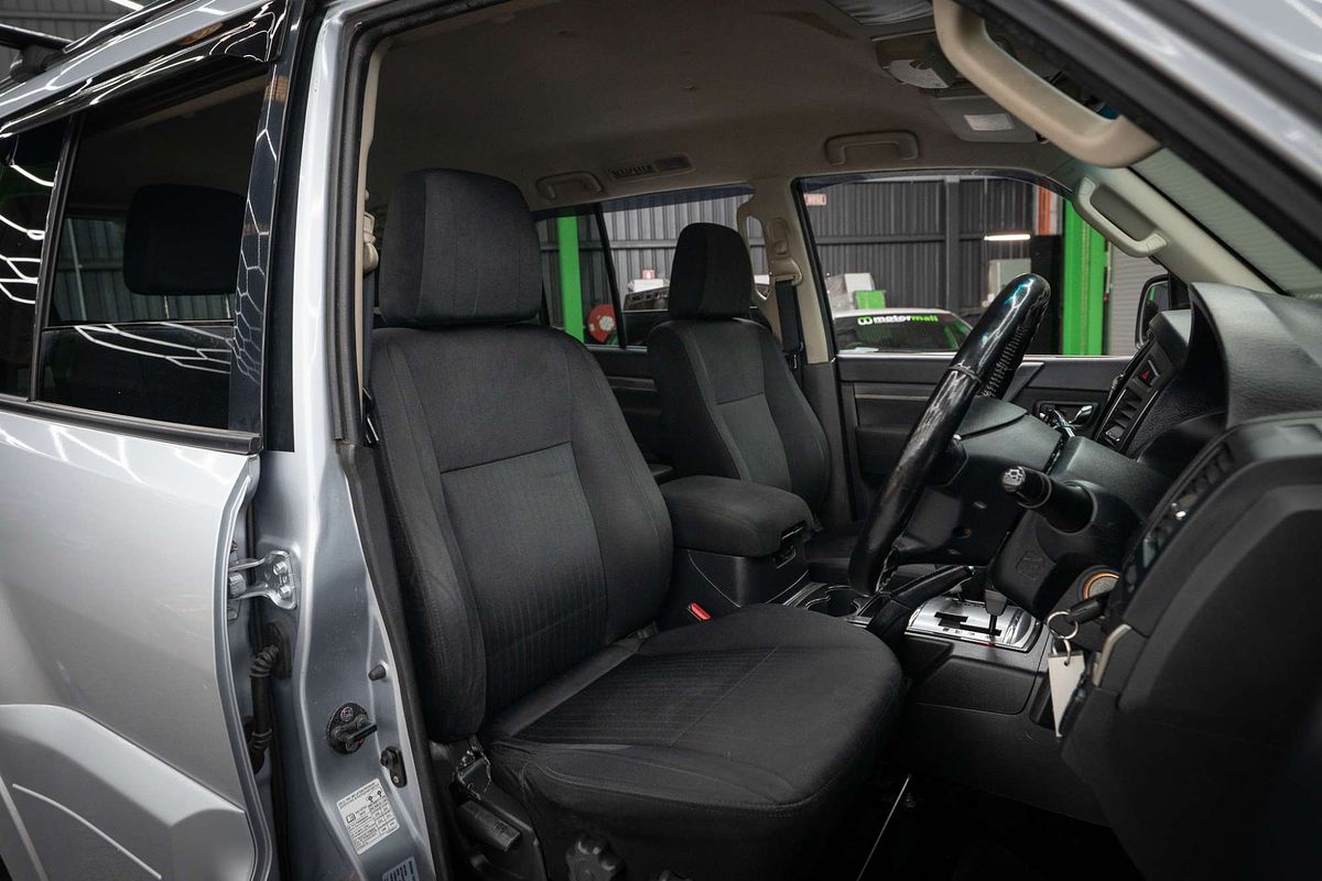 2016 Mitsubishi Pajero GLX NX