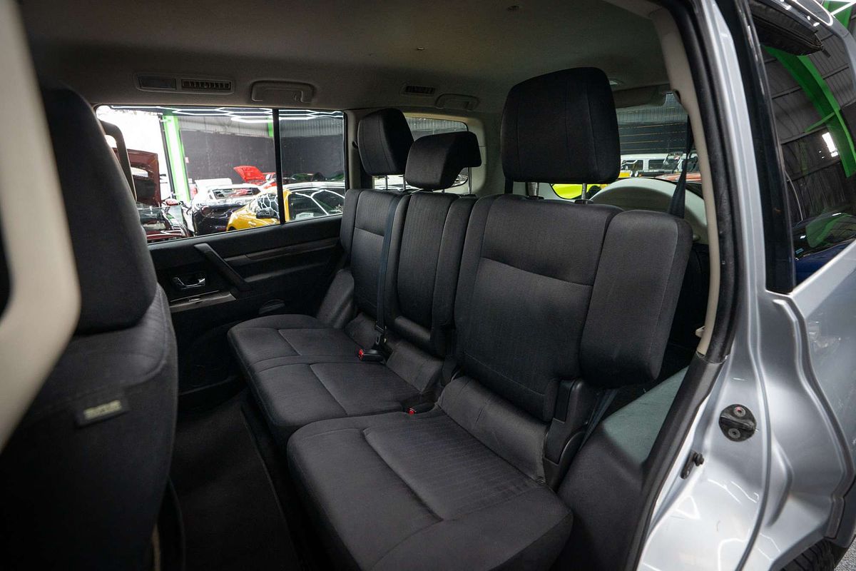 2016 Mitsubishi Pajero GLX NX