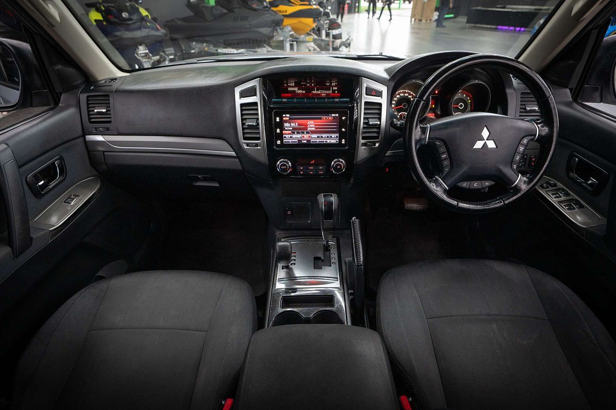 2016 Mitsubishi Pajero GLX NX