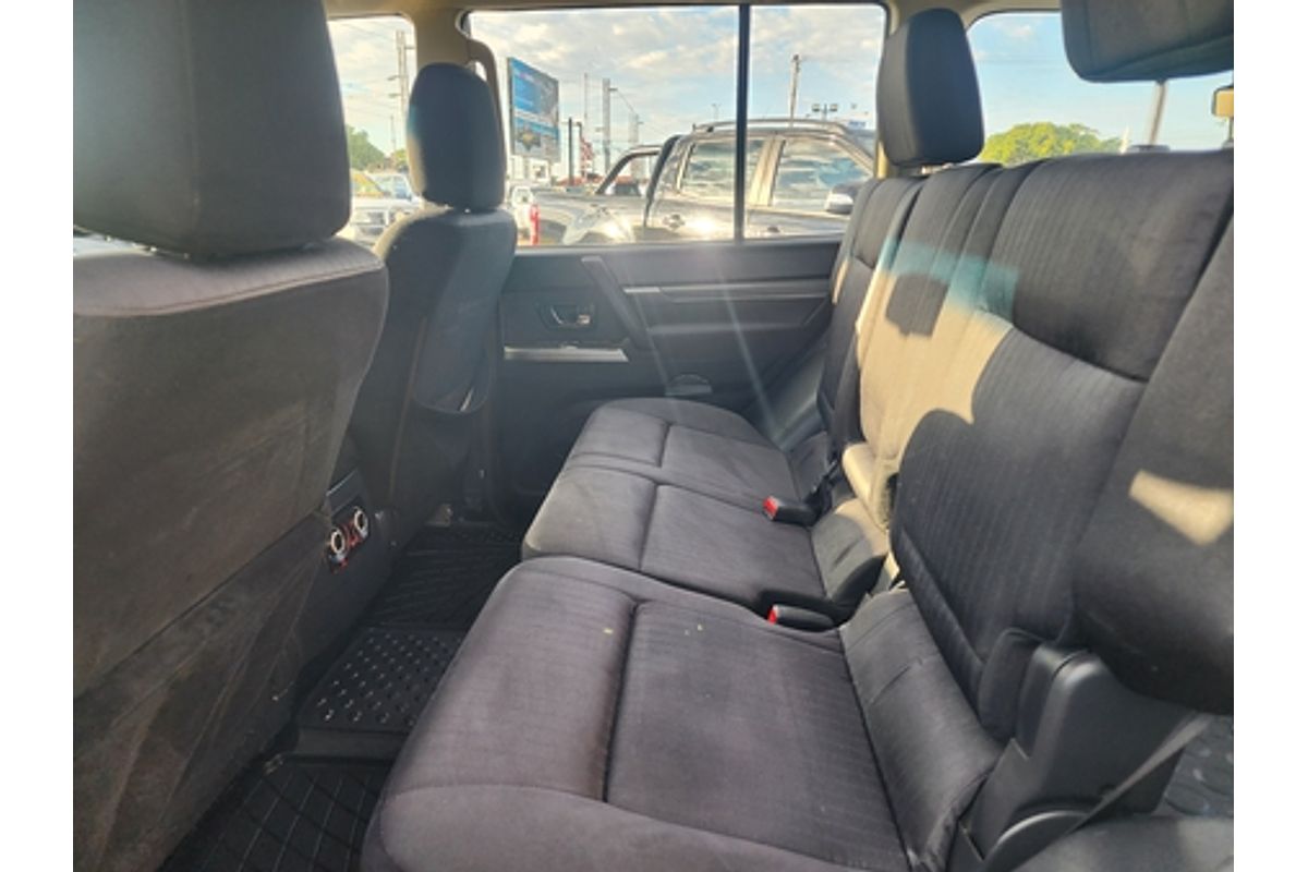 2013 Mitsubishi Pajero GLX-R NW