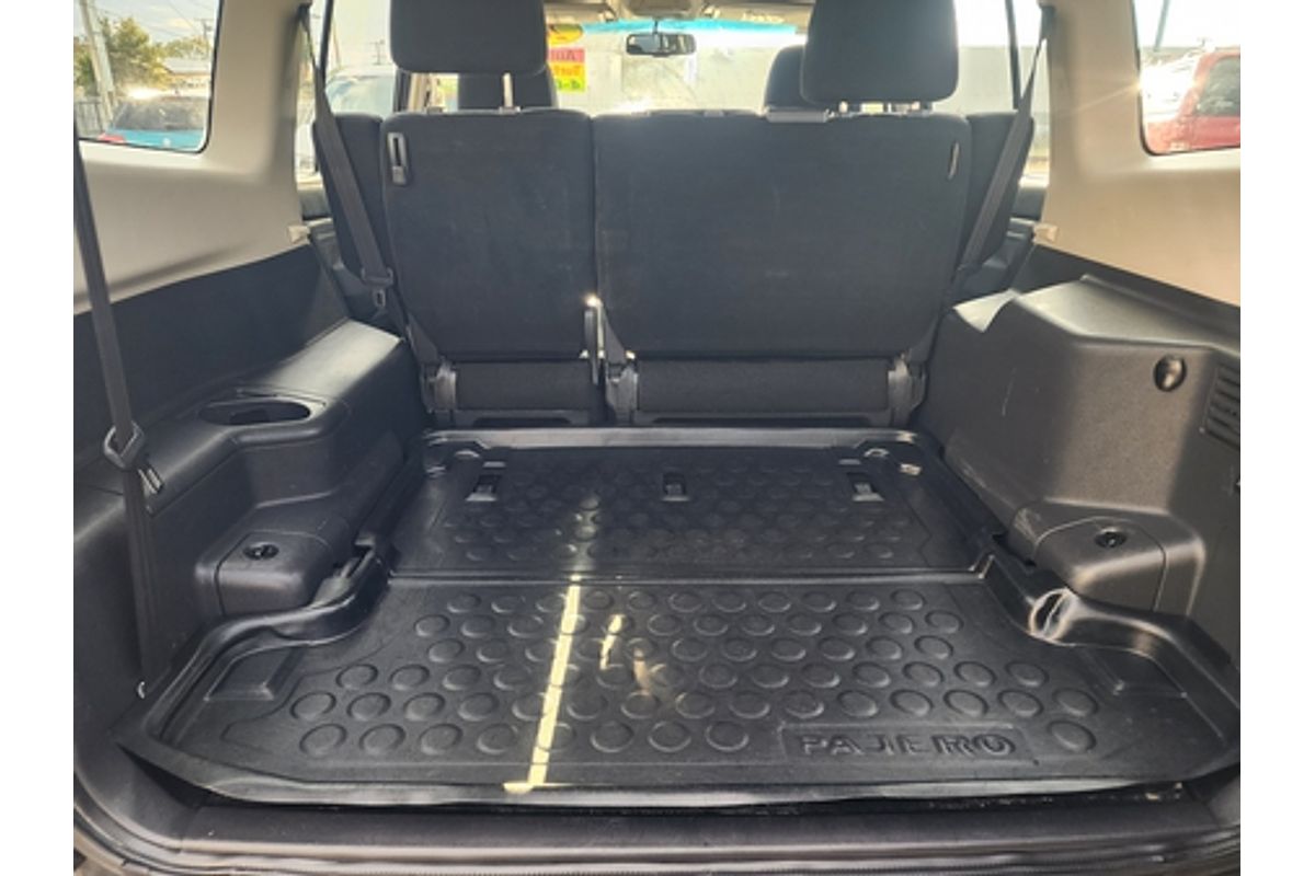 2013 Mitsubishi Pajero GLX-R NW