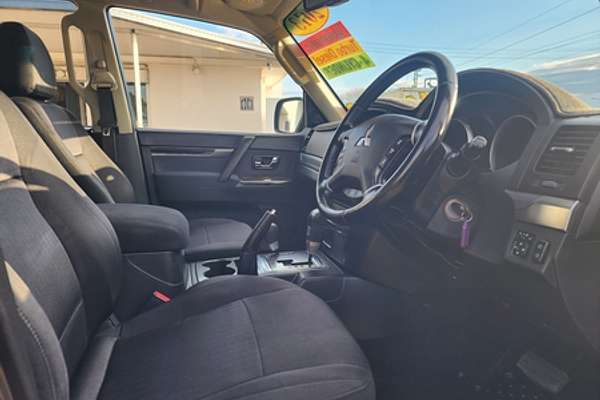 2013 Mitsubishi Pajero GLX-R NW