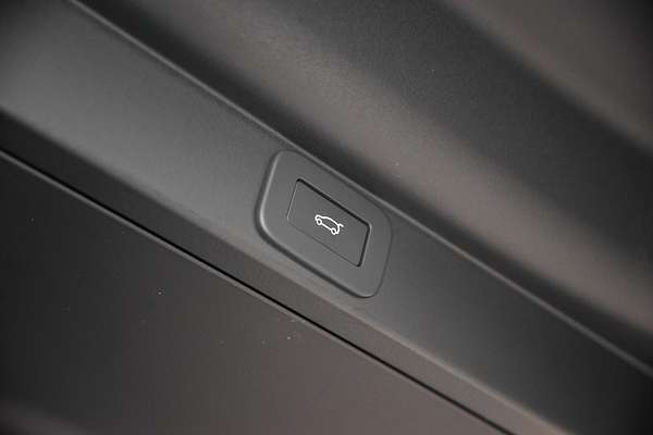 2025 Land Rover Range Rover P530 HSE L460