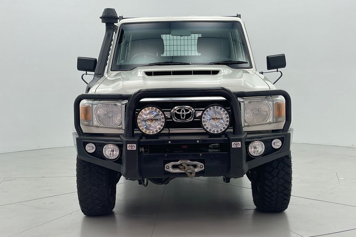 LC Military GXL 4.5L T Diesel Manual Dual Cab Chassis