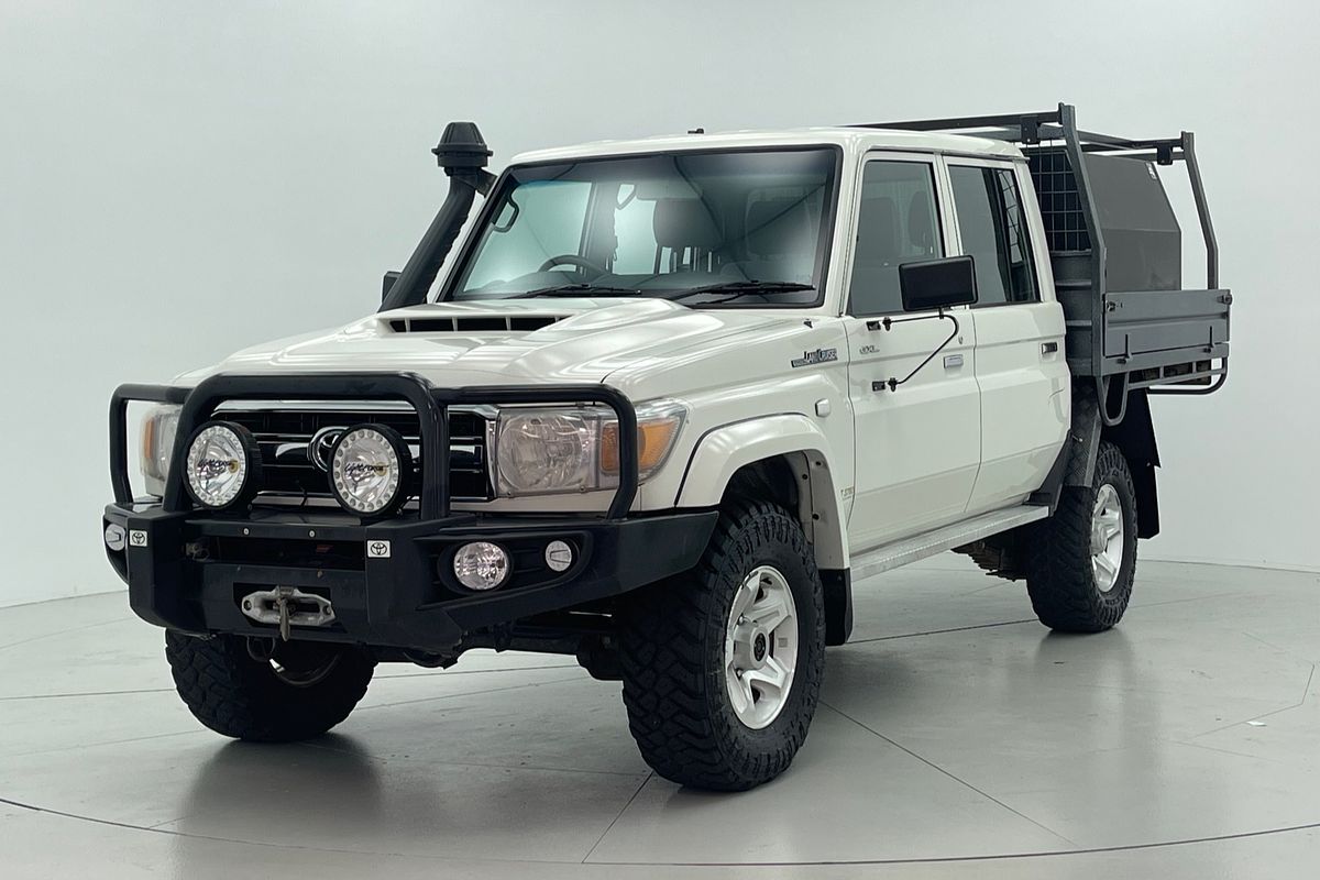 LC Military GXL 4.5L T Diesel Manual Dual Cab Chassis