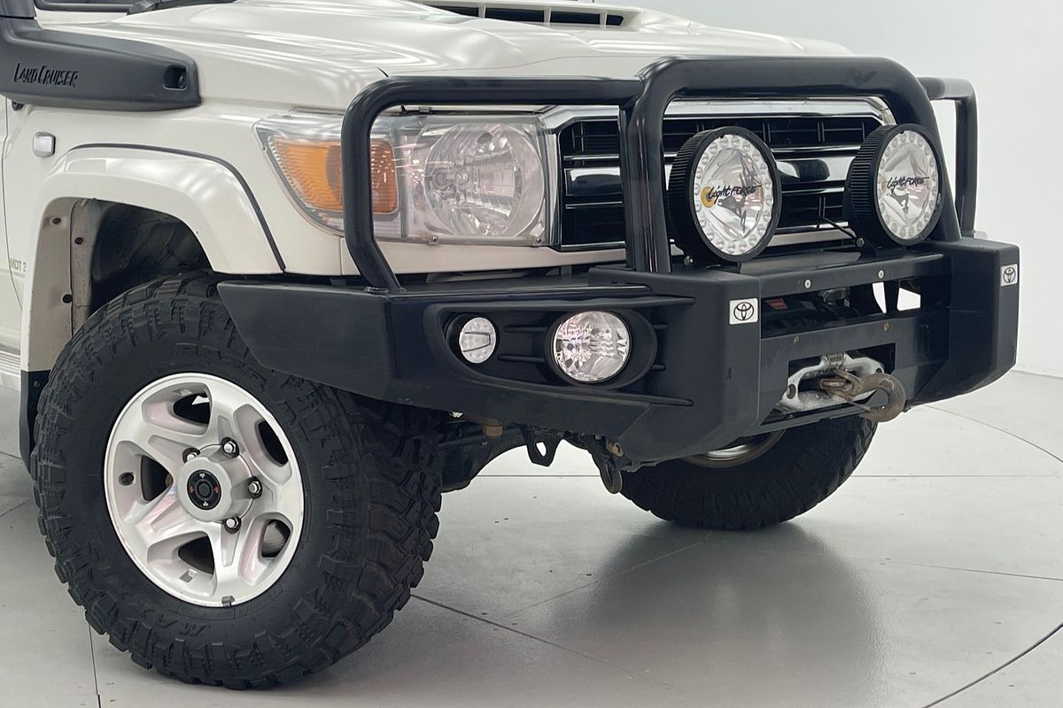 LC Military GXL 4.5L T Diesel Manual Dual Cab Chassis