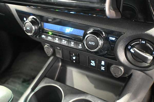 2021 Toyota Hilux RUGGED X (4x4) GUN126R FACELIFT 4X4