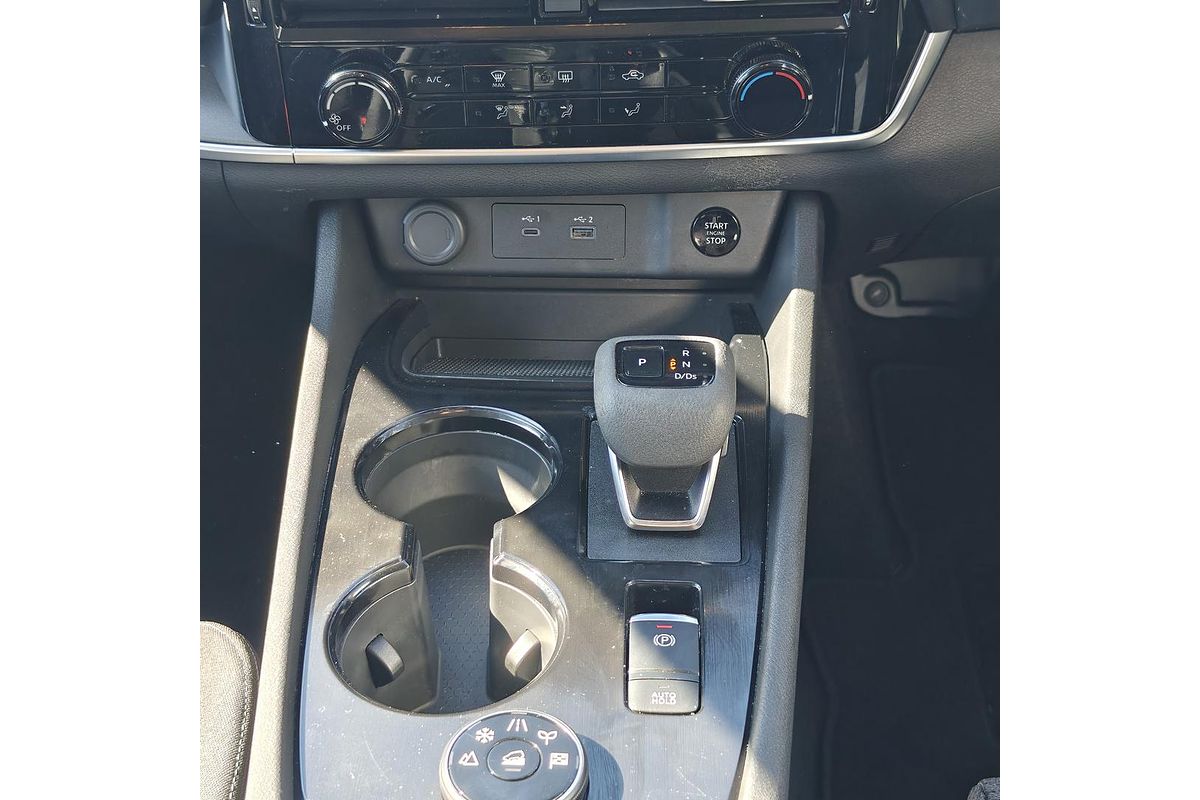 2025 Nissan X-TRAIL ST T33