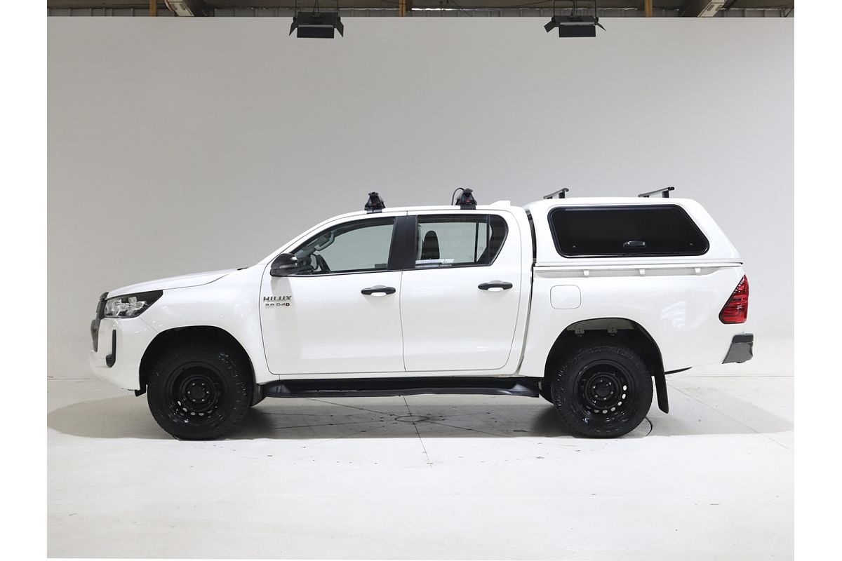 Hilux 4x4 SR 2.8L T Diesel Automatic Double Cab 2U76970 001