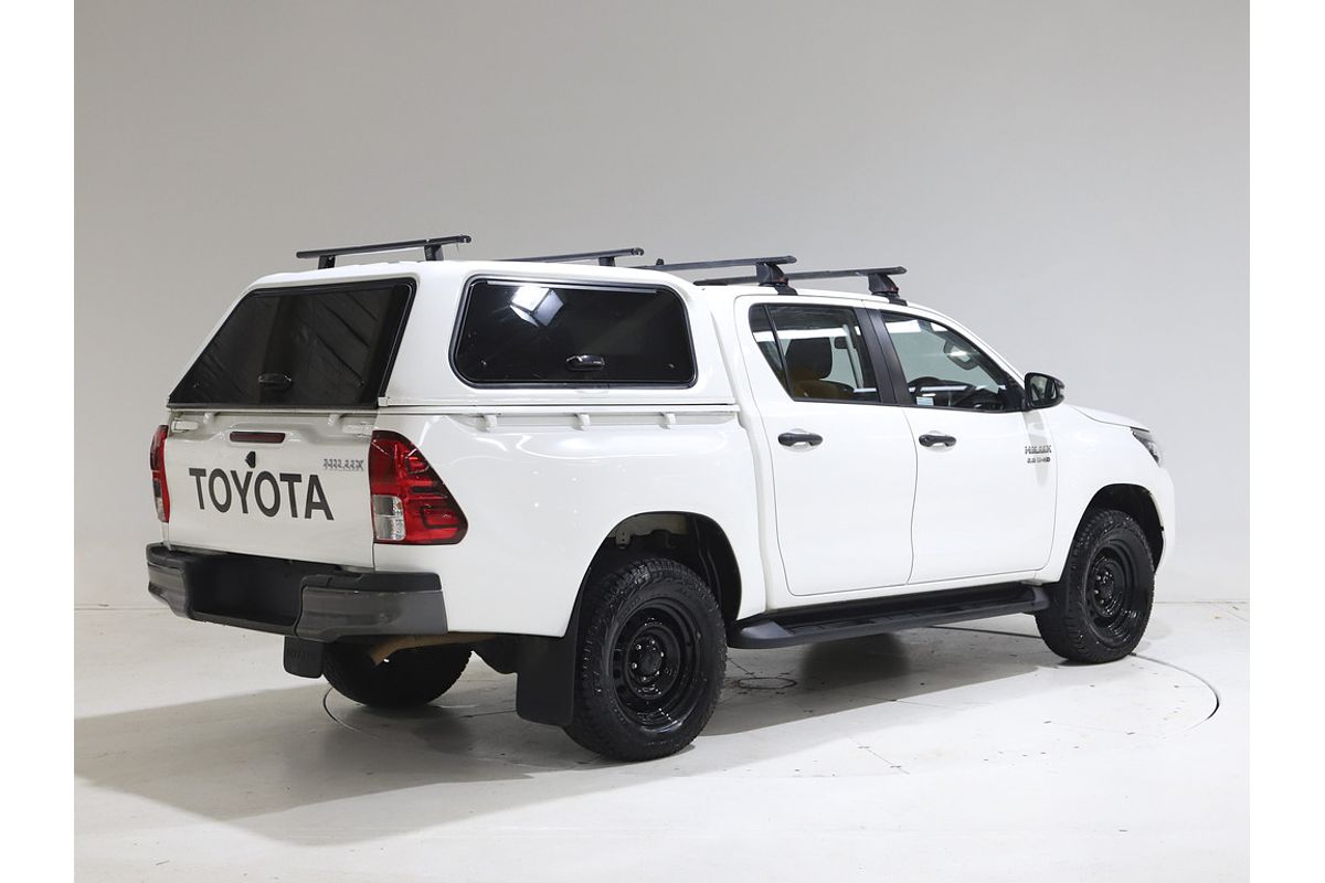 Hilux 4x4 SR 2.8L T Diesel Automatic Double Cab 2U76970 001