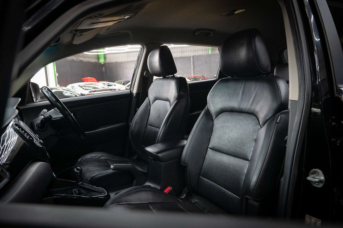 2013 Kia Rondo SLi RP