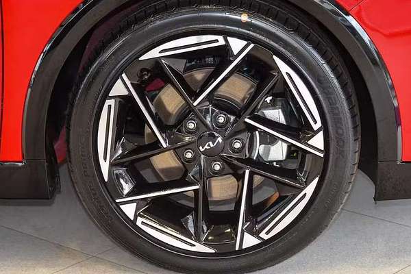 2025 Kia K4 GT-Line CL4m
