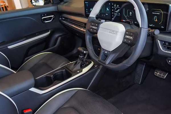2025 Kia K4 GT-Line CL4m