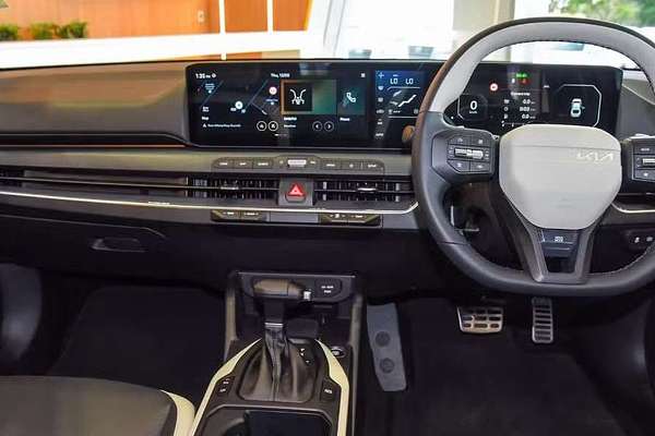 2025 Kia K4 GT-Line CL4m