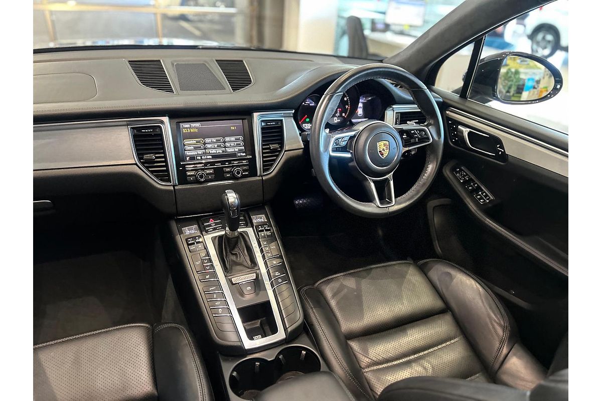 2015 Porsche Macan Turbo 95B