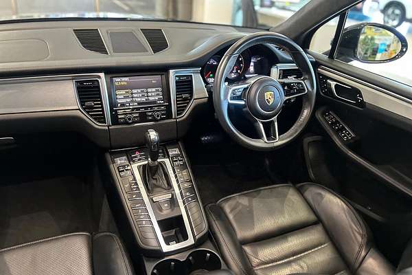 2015 Porsche Macan Turbo 95B