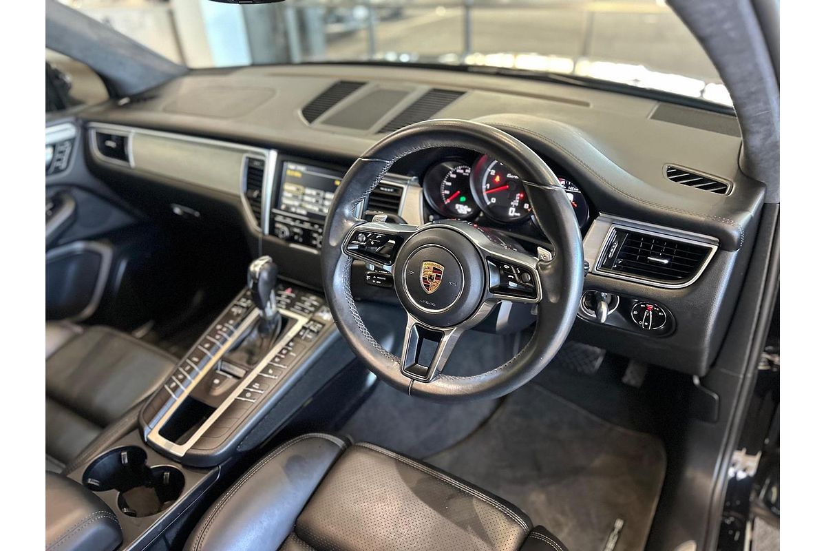2015 Porsche Macan Turbo 95B