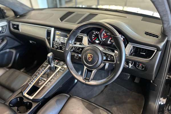 2015 Porsche Macan Turbo 95B