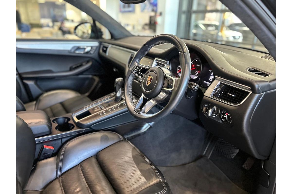2015 Porsche Macan Turbo 95B