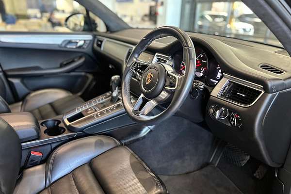 2015 Porsche Macan Turbo 95B